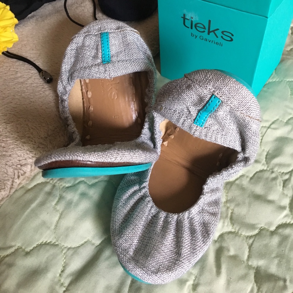 🌺Very lightly worn silver Tieks size 6🌺